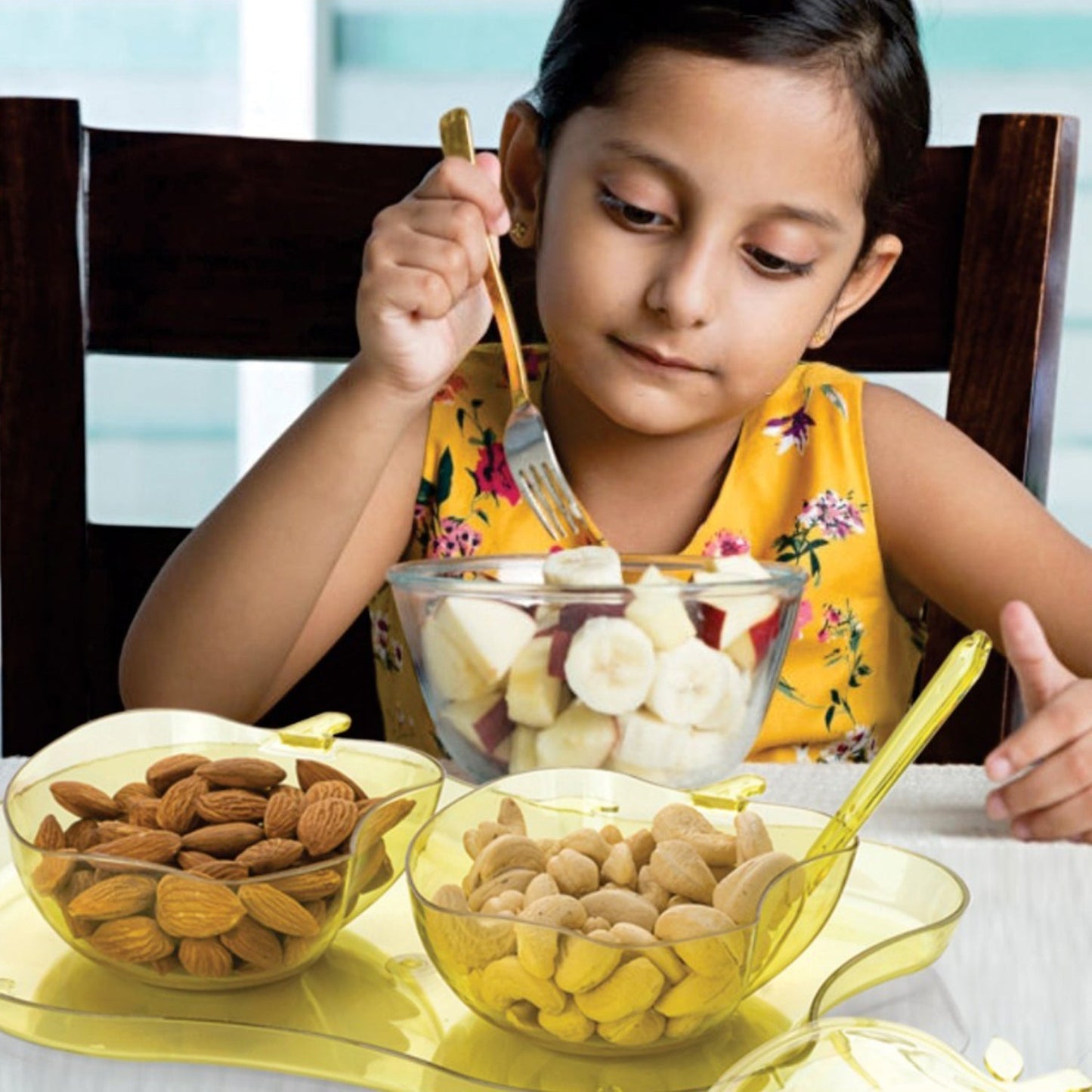 Apple-shaped dinnerware serving set, includes bowl, spoon, and tray